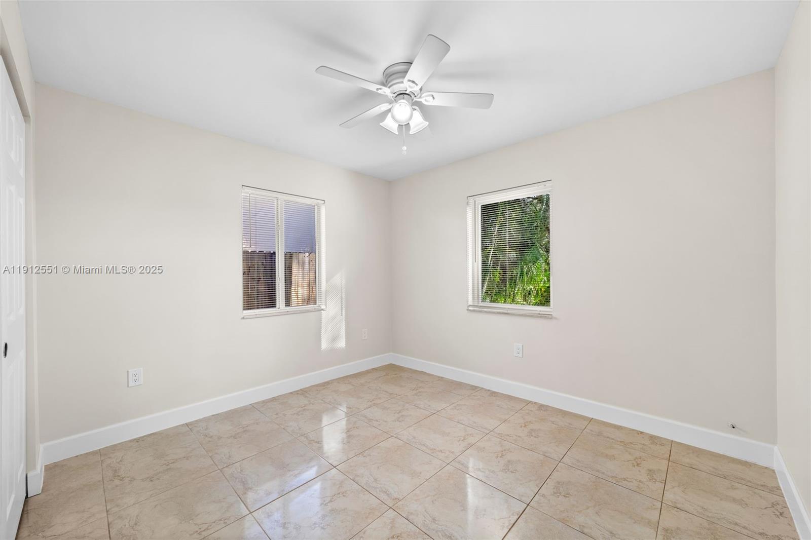 HOLLYWOOD PARK - Residential Lease