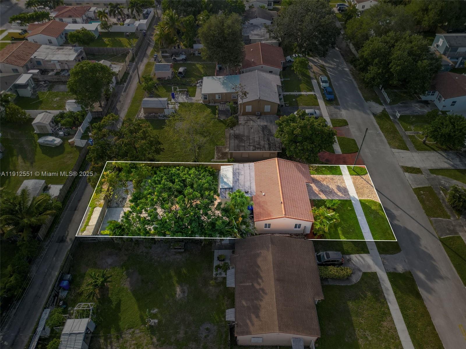 HOLLYWOOD PARK - Residential Lease