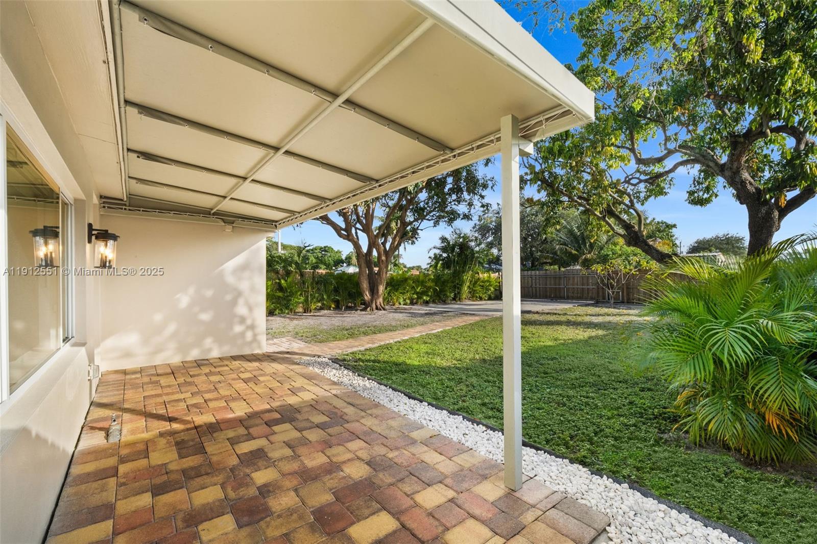 HOLLYWOOD PARK - Residential Lease