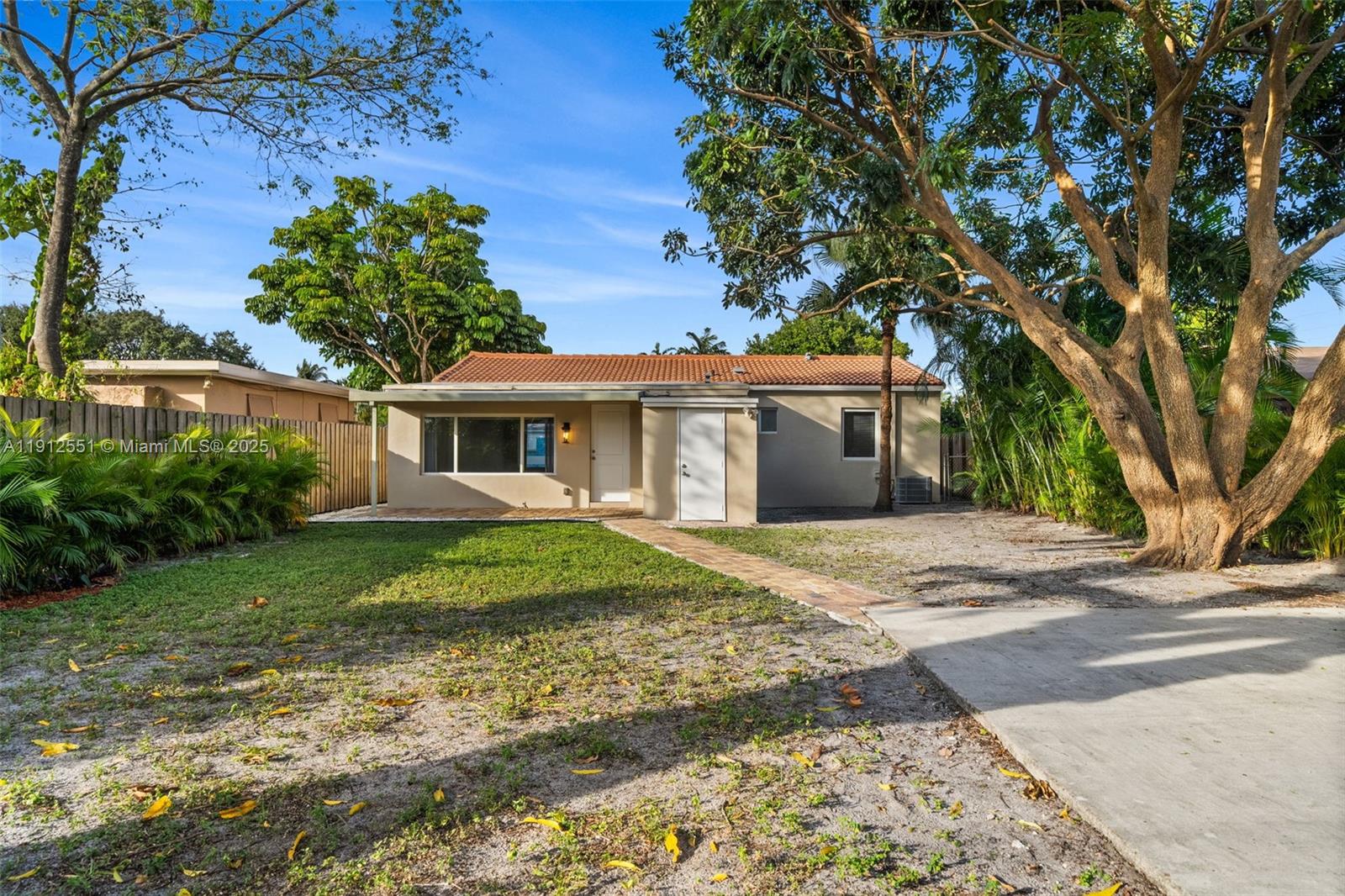 HOLLYWOOD PARK - Residential Lease