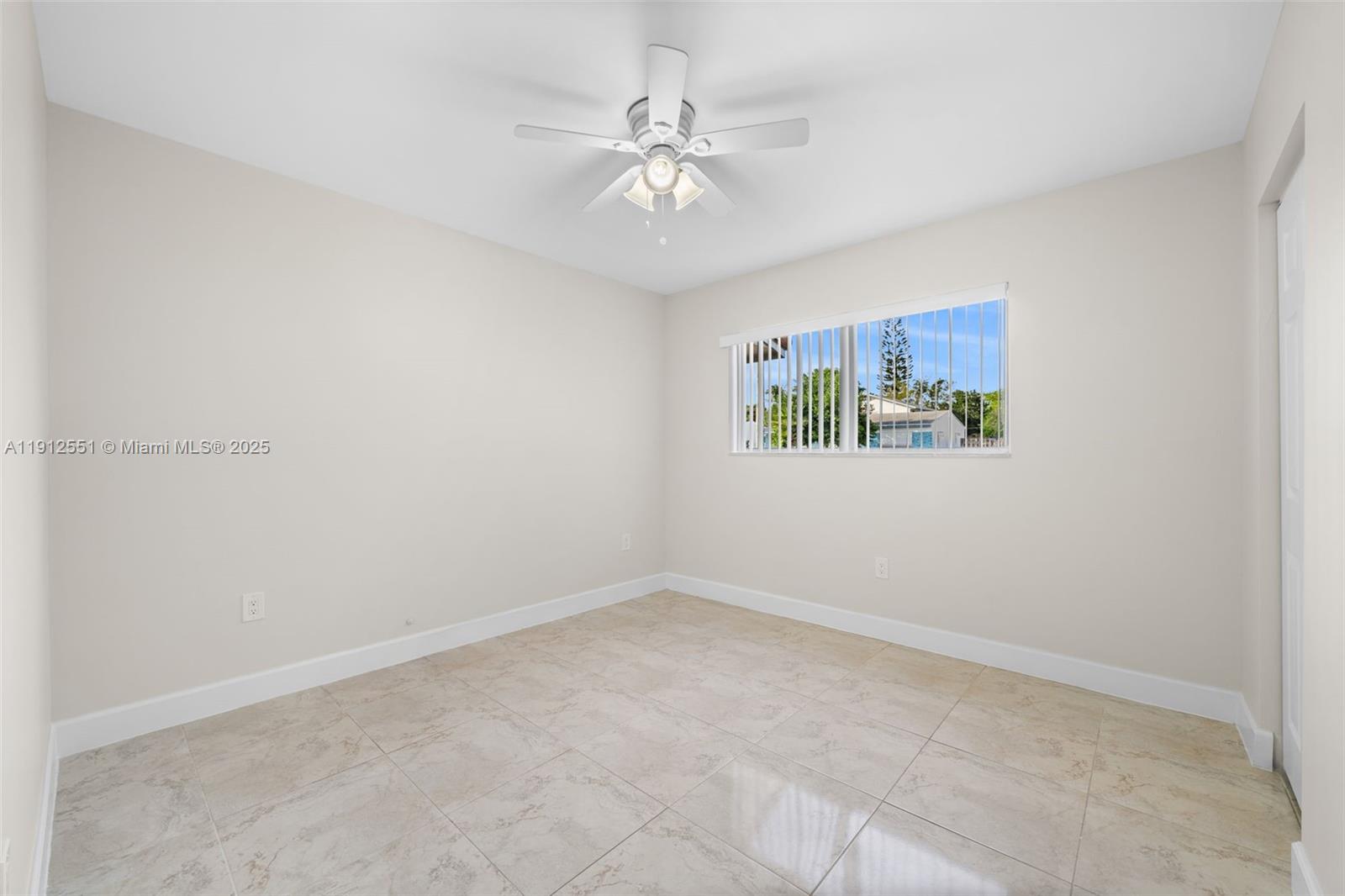 HOLLYWOOD PARK - Residential Lease