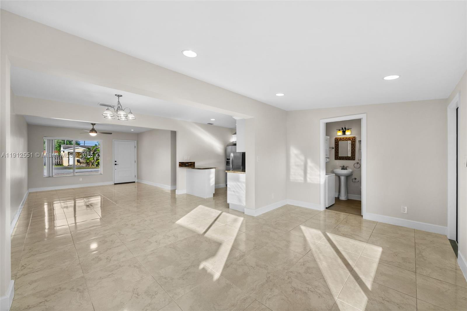 HOLLYWOOD PARK - Residential Lease