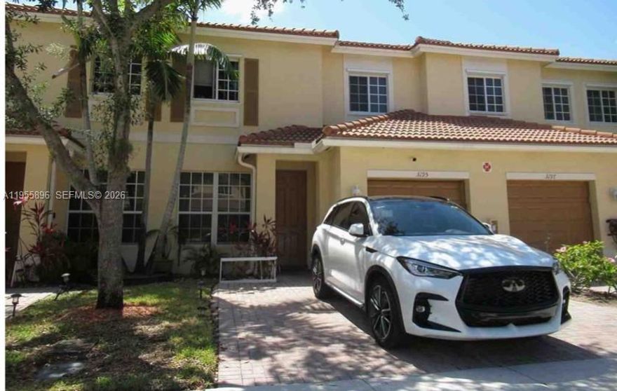 Beautiful and spacious 3BR/2.5BA townhome with 1-car garage in a sought-after gated community in Oakland Park. Features an open kitchen flowing into the dining and living areas, perfect for entertaining. Oversized primary suite with dual vanities, separate soaking tub, and large shower. Community offers pool and clubhouse. FHA & VA approved, low monthly association fee, and conveniently located near major highways, shopping, and dining. Move-in ready—a must-see!