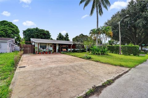 Photo of 2021 N 56th Way, Hollywood, FL 33021 (MLS # A11872006)