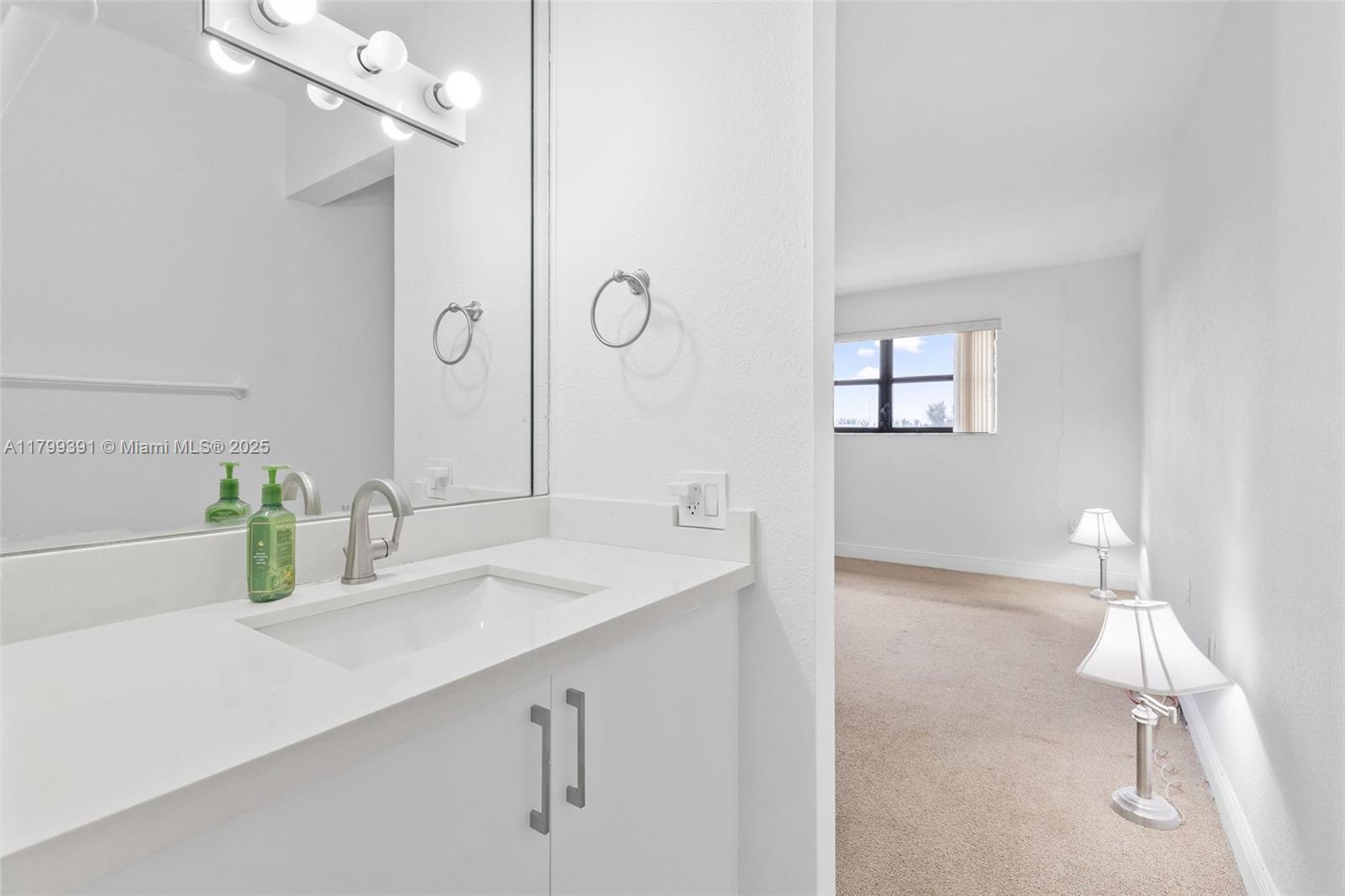 VISIONS AT FOUNTAINBLEAU - Residential