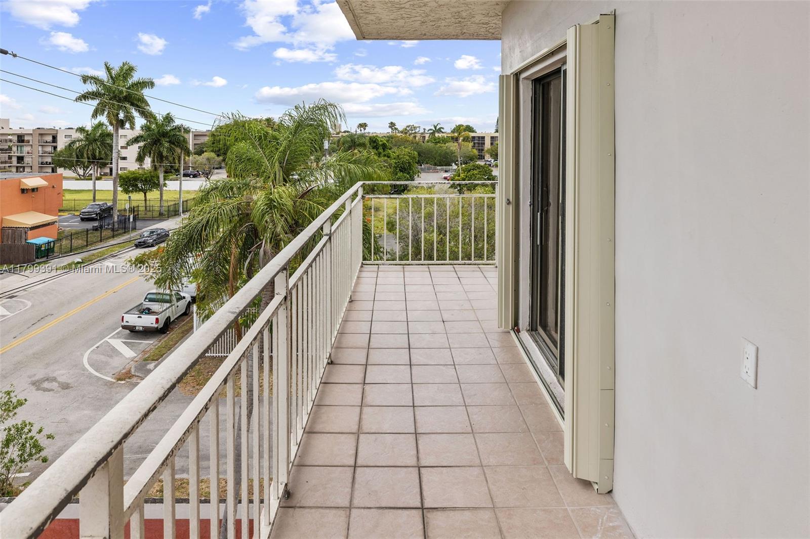 VISIONS AT FOUNTAINBLEAU - Residential