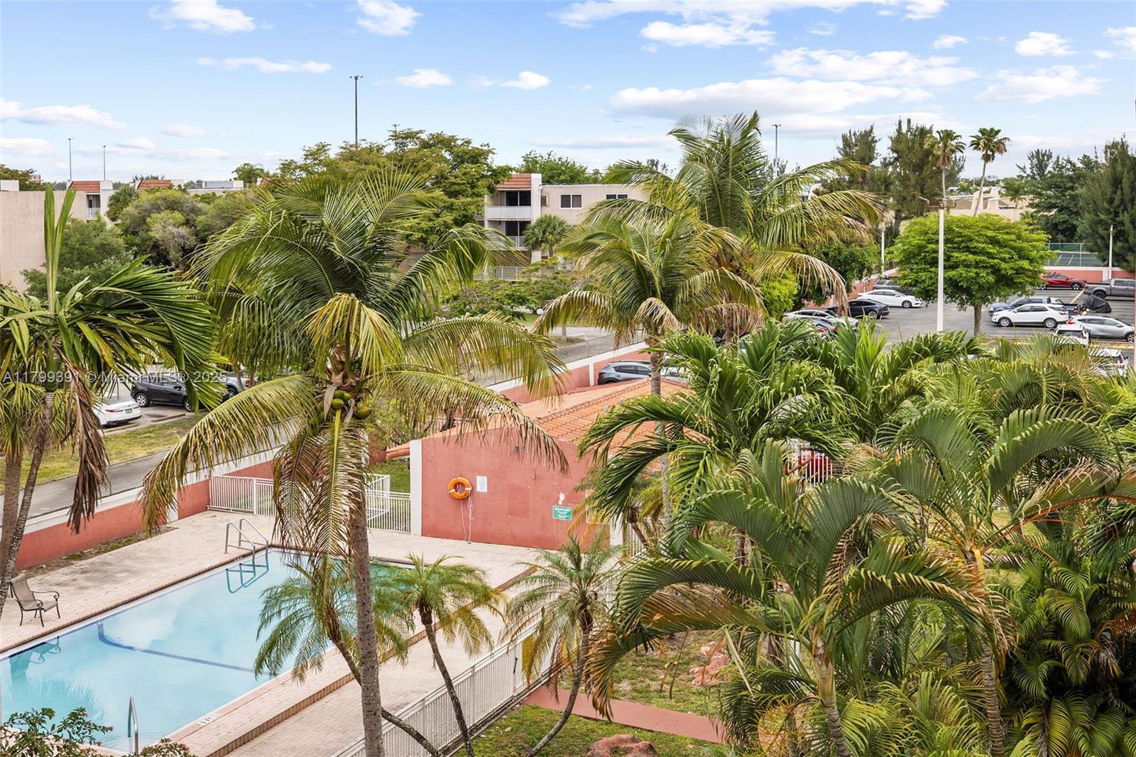 VISIONS AT FOUNTAINBLEAU - Residential