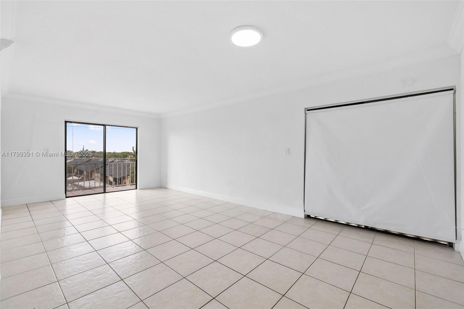 VISIONS AT FOUNTAINBLEAU - Residential