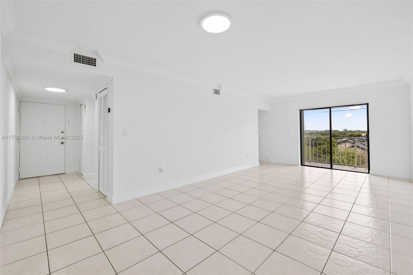 VISIONS AT FOUNTAINBLEAU - Residential