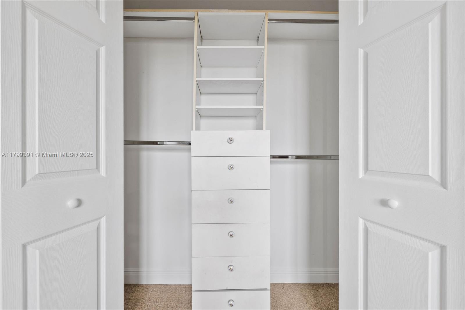 VISIONS AT FOUNTAINBLEAU - Residential