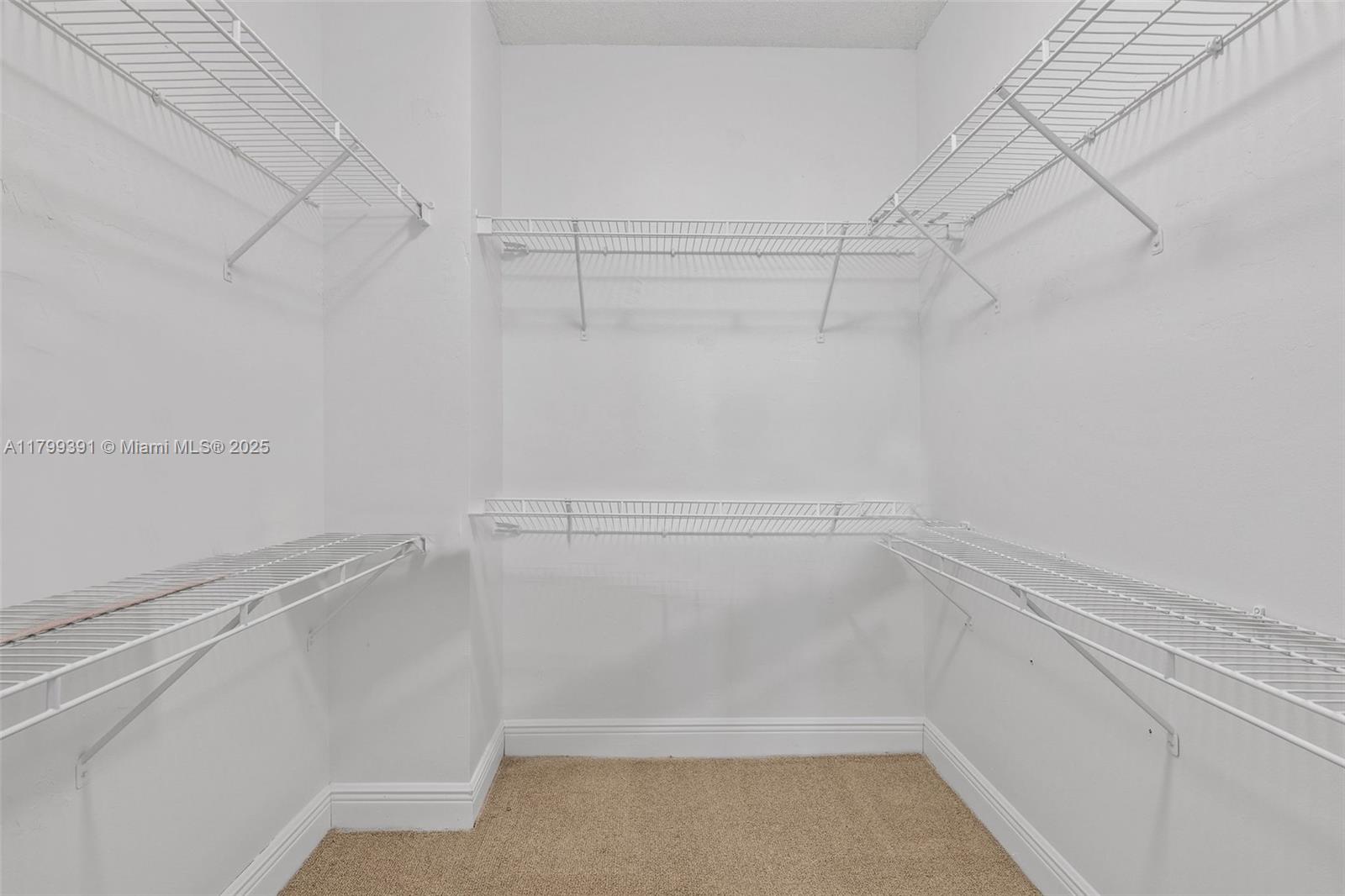 VISIONS AT FOUNTAINBLEAU - Residential