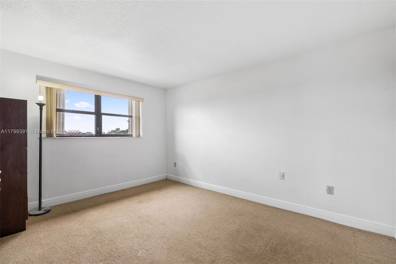 VISIONS AT FOUNTAINBLEAU - Residential