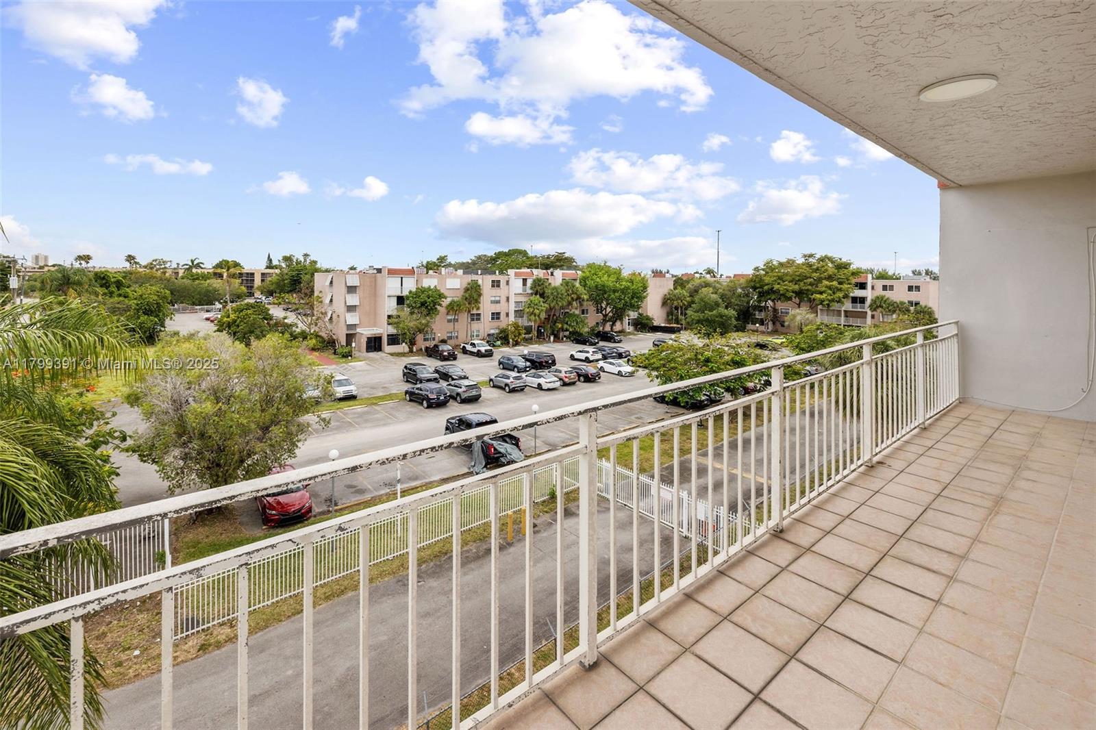 VISIONS AT FOUNTAINBLEAU - Residential