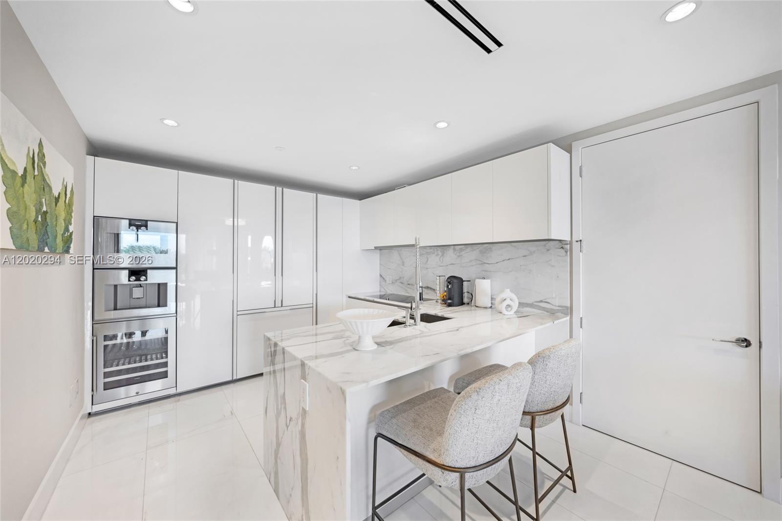 10201 Collins Ave 305