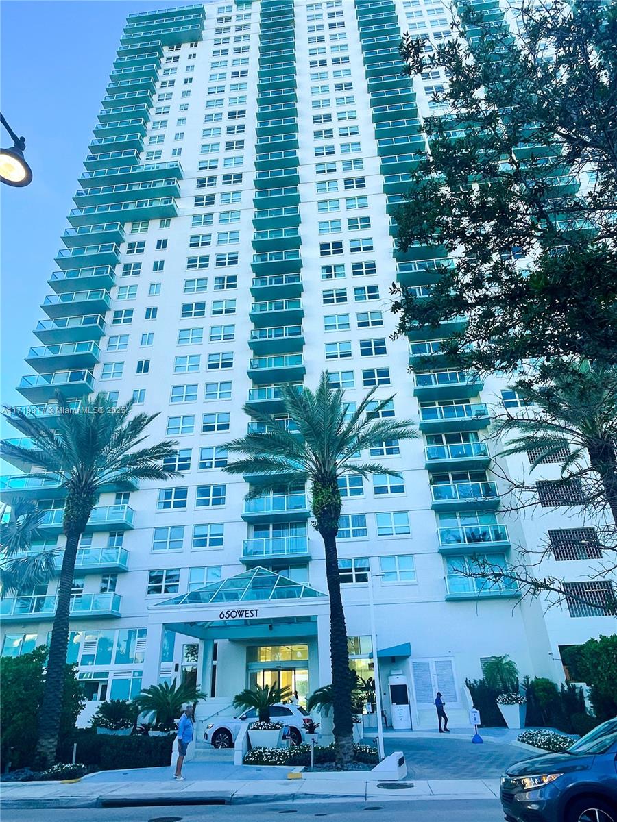 650 West Ave 1811