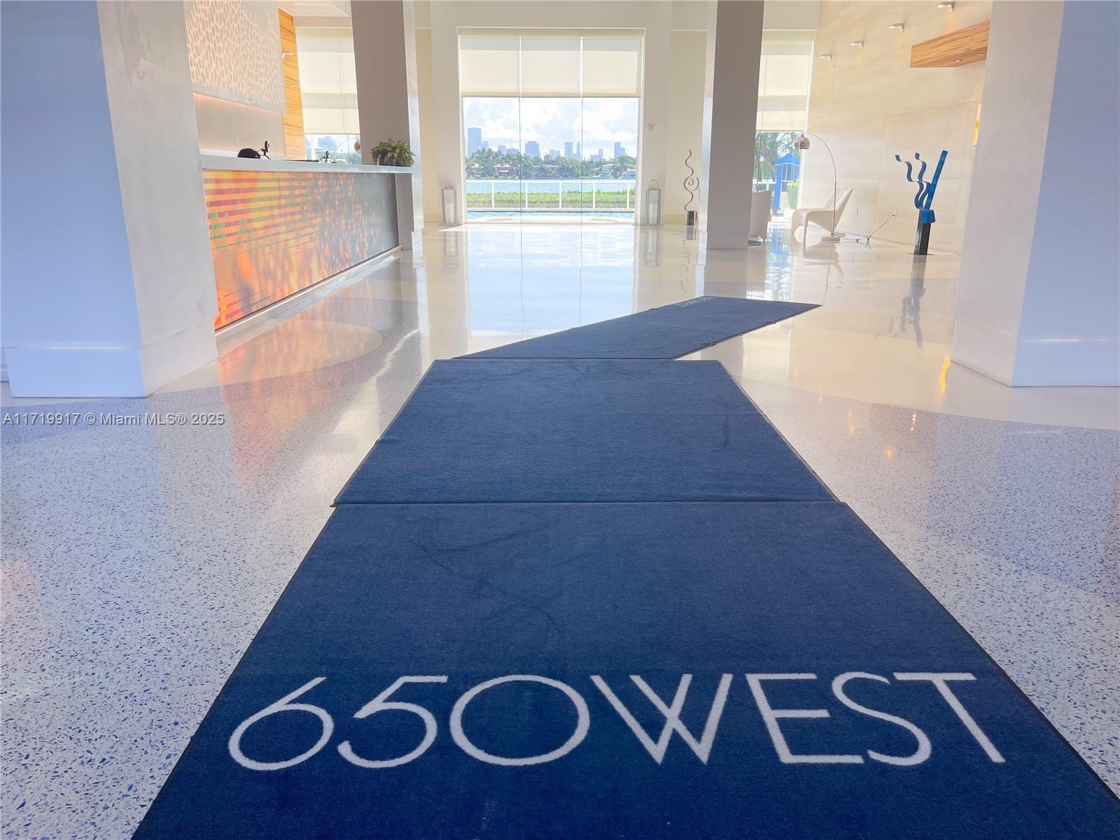 650 West Ave 1811