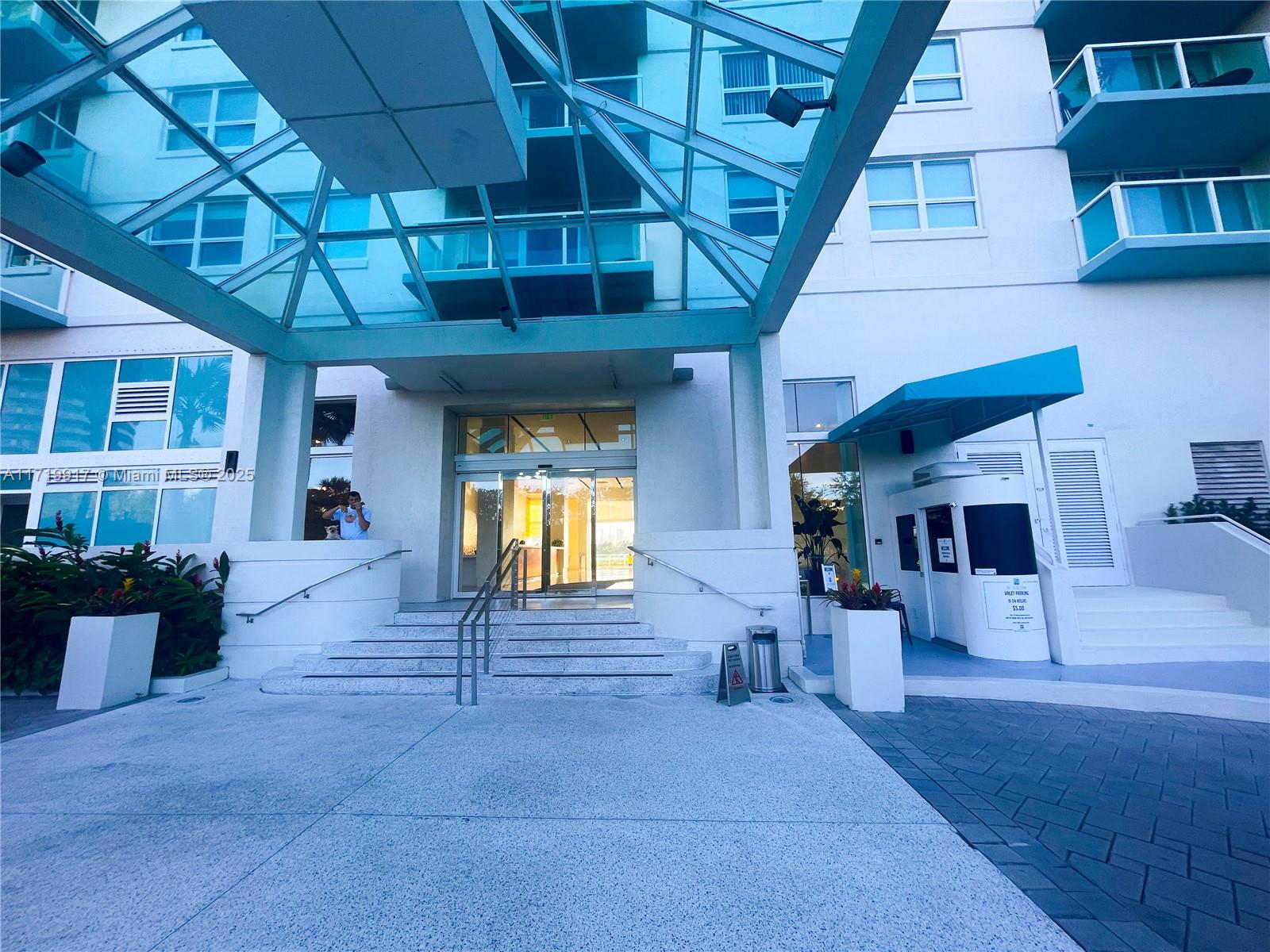 650 West Ave 1811