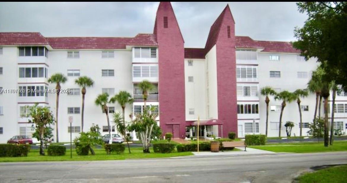 Property for Sale at 4851 Nw 21st St 111, Lauderhill, Miami-Dade County, Florida - Bedrooms: 1 
Bathrooms: 2  - $109,999