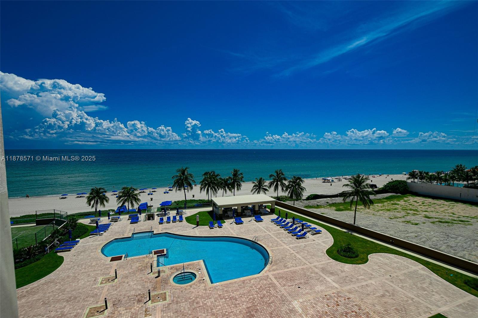 THE PINNACLE CONDO - Residential