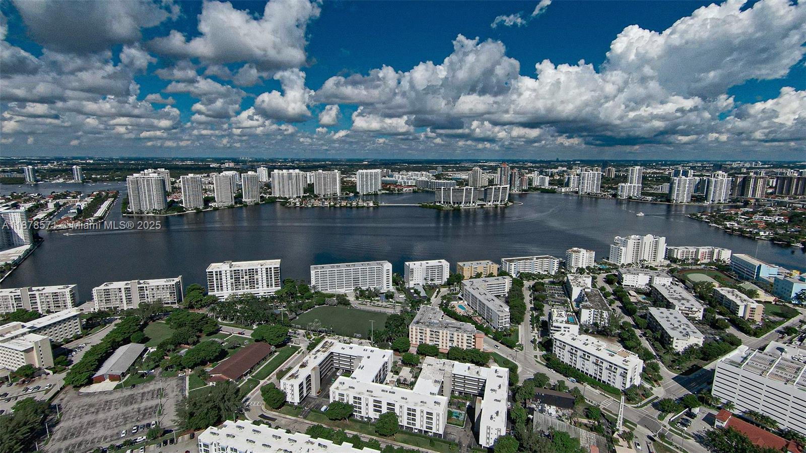 THE PINNACLE CONDO - Residential