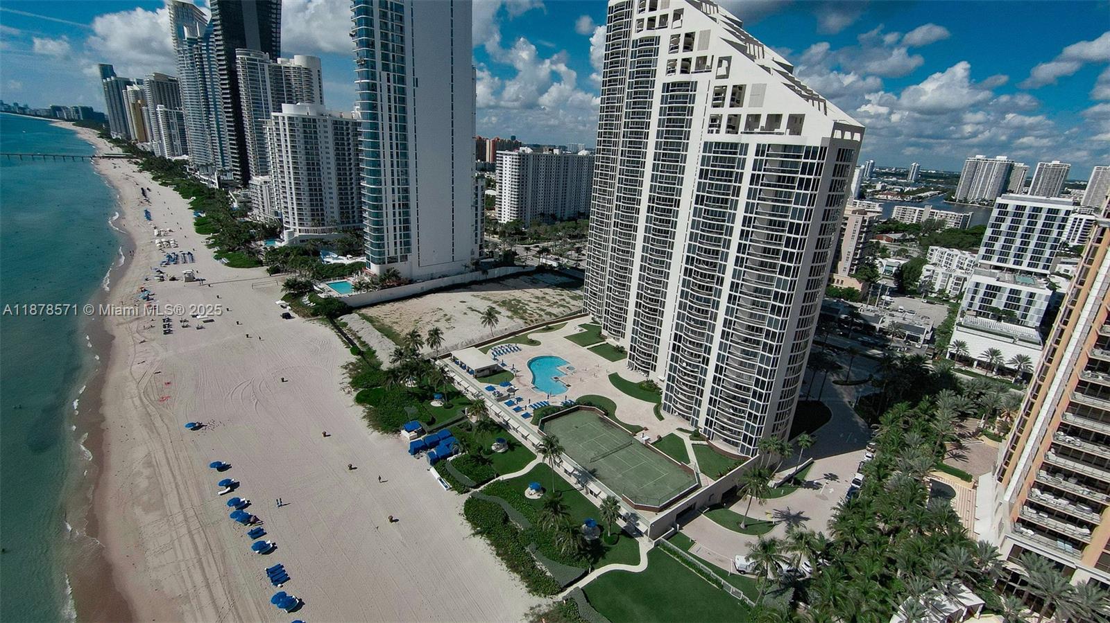 THE PINNACLE CONDO - Residential