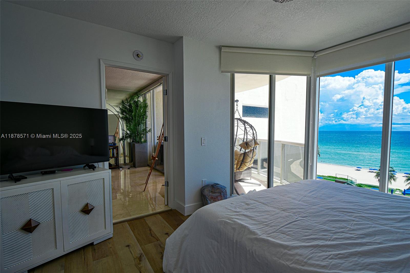 THE PINNACLE CONDO - Residential