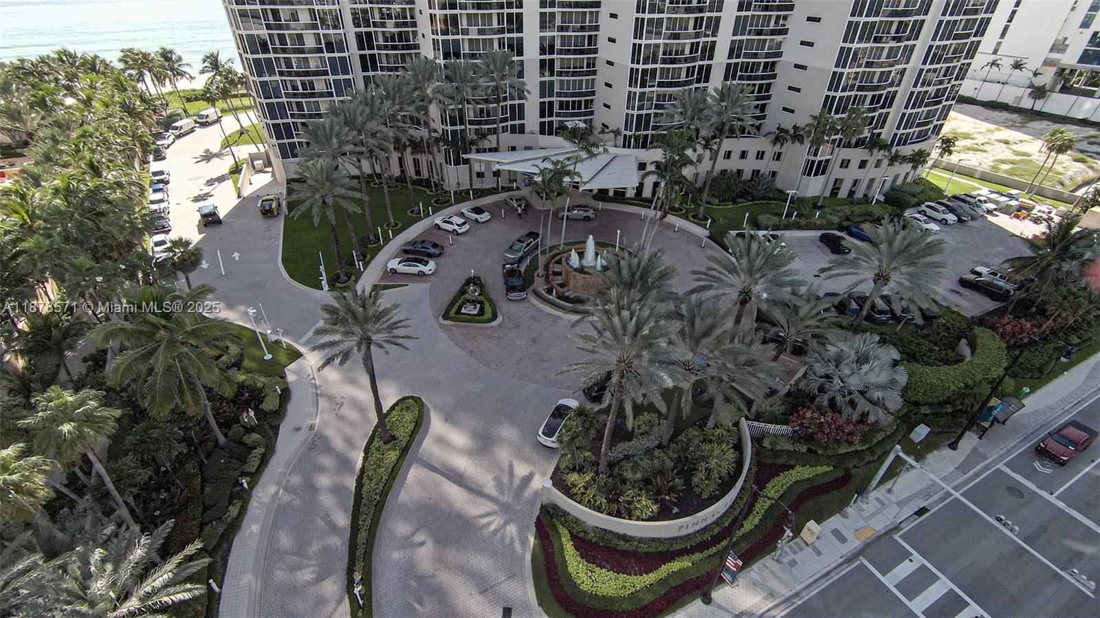 17555 Collins Ave 704