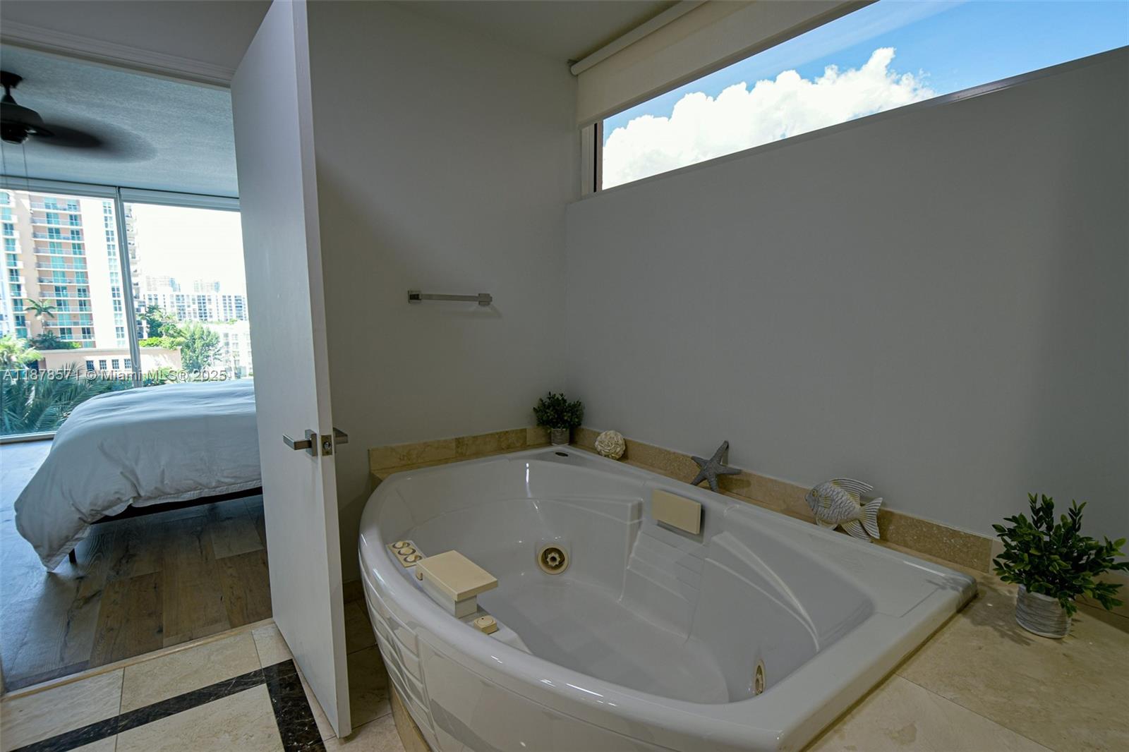 THE PINNACLE CONDO - Residential