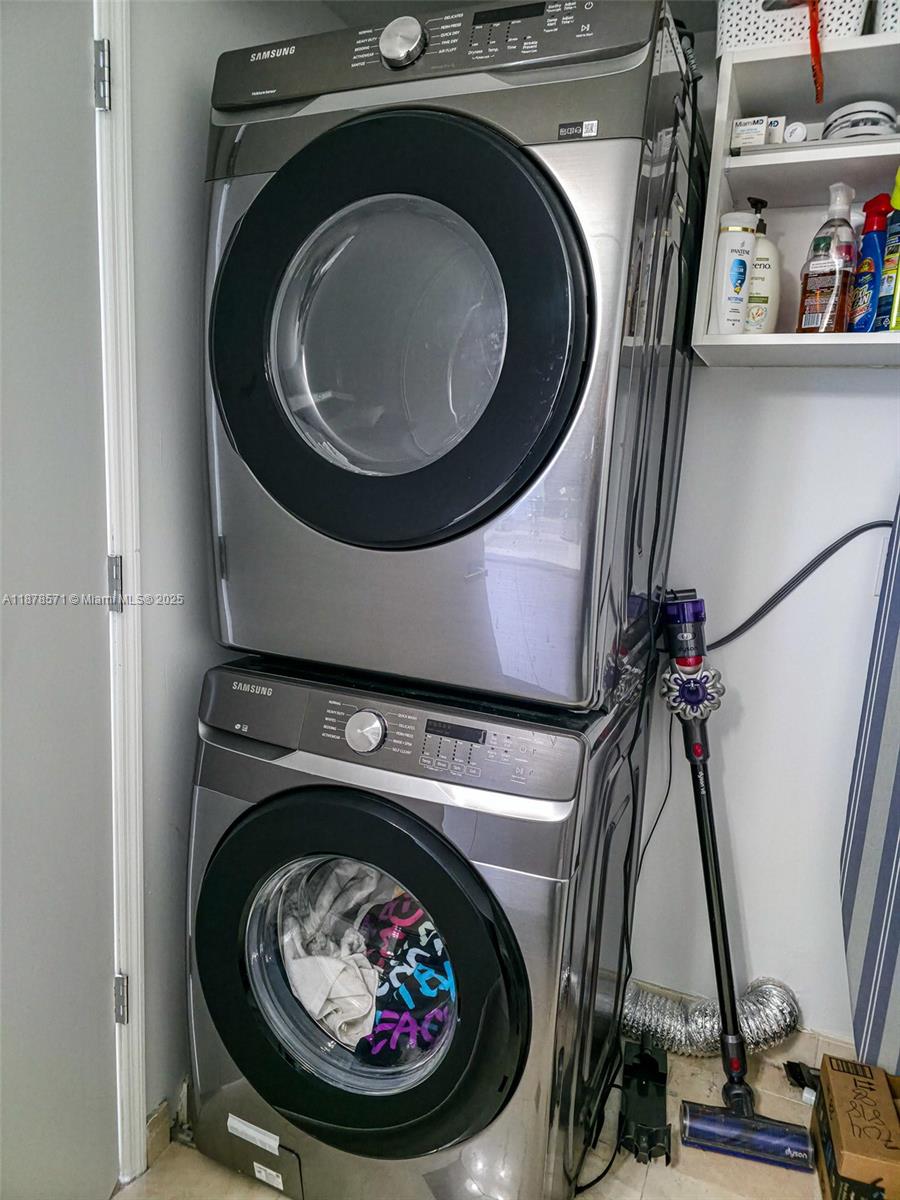 THE PINNACLE CONDO - Residential