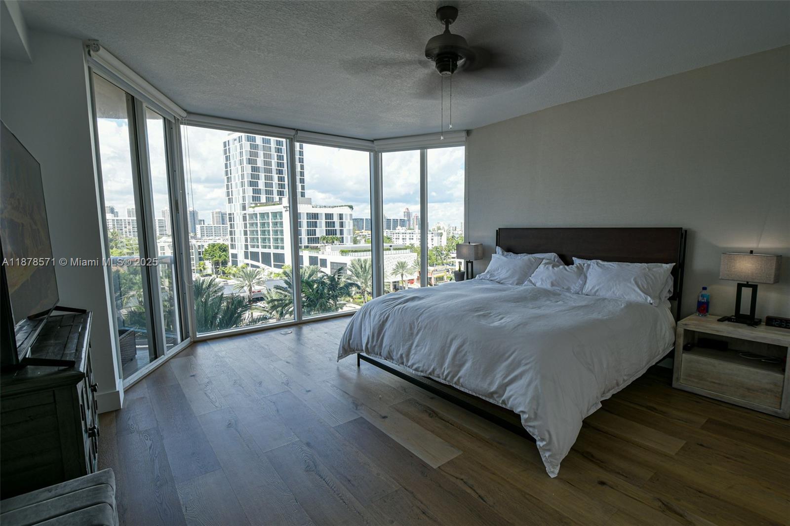 THE PINNACLE CONDO - Residential