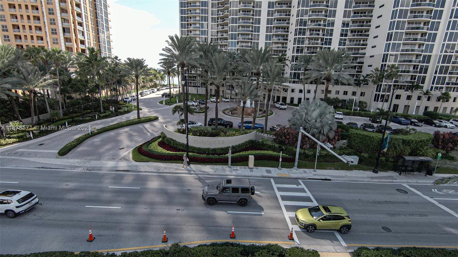 THE PINNACLE CONDO - Residential