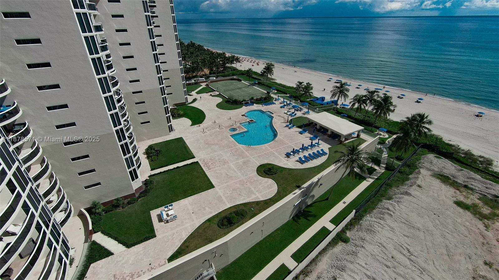 THE PINNACLE CONDO - Residential