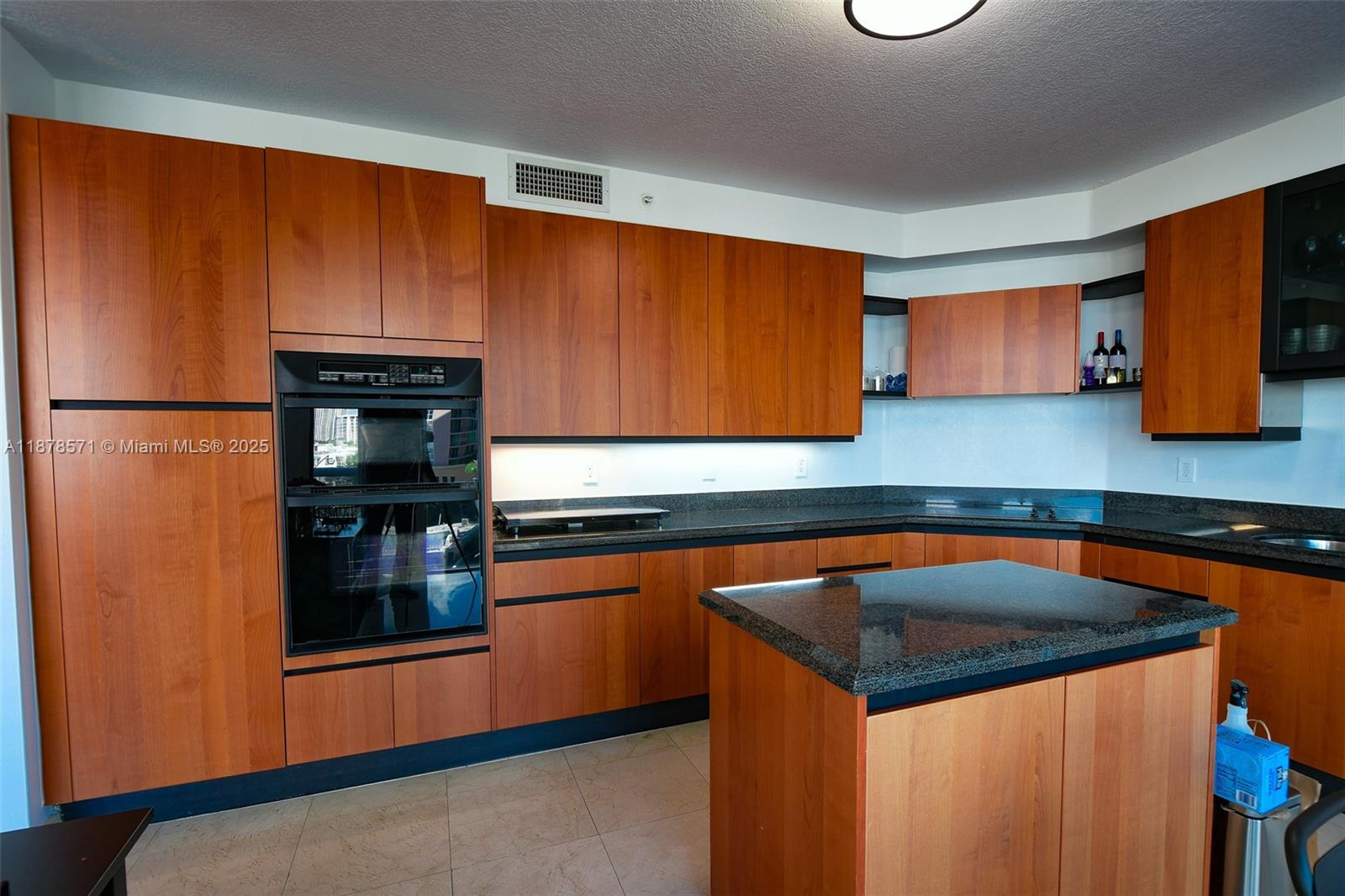 THE PINNACLE CONDO - Residential