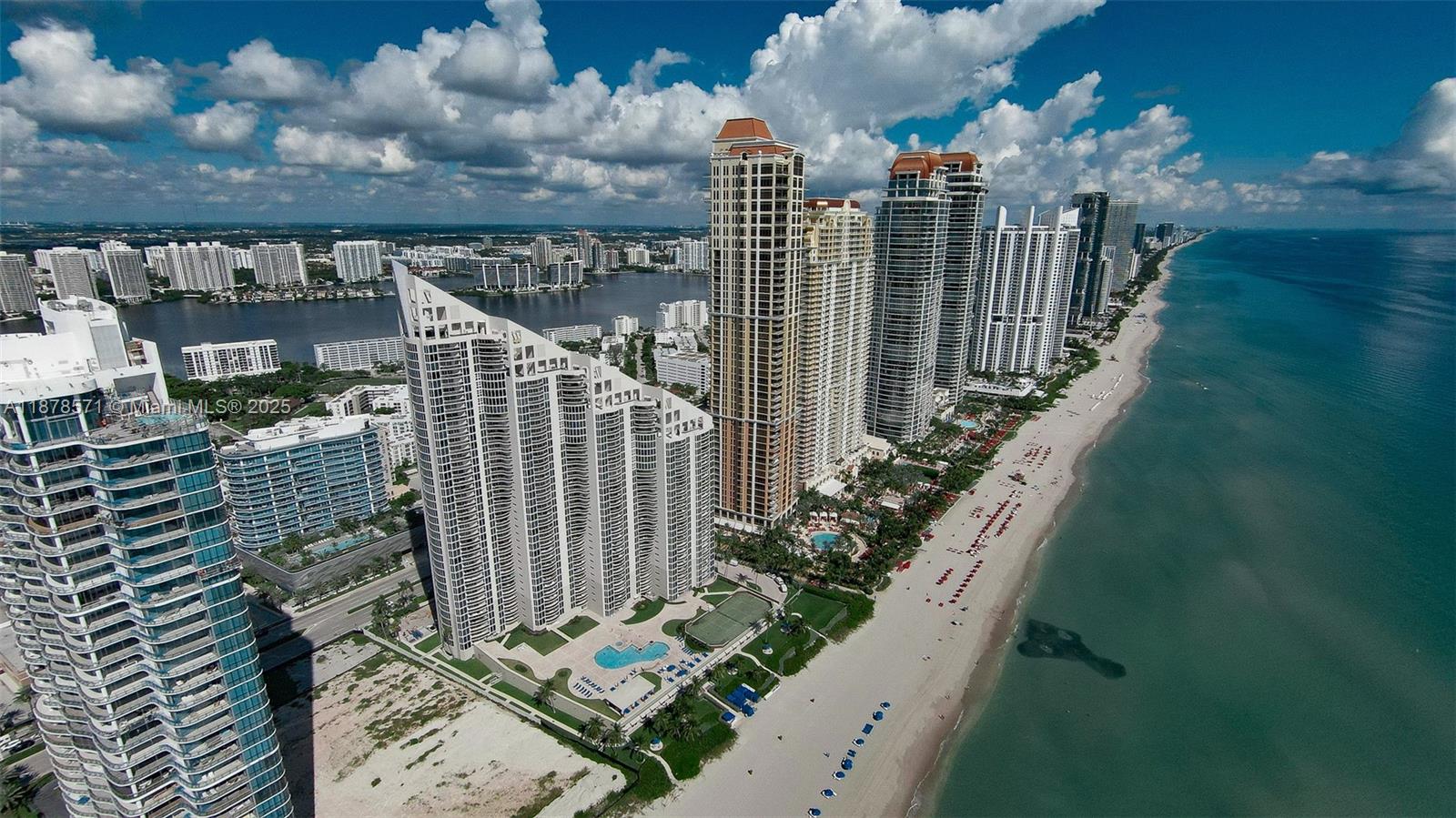 THE PINNACLE CONDO - Residential