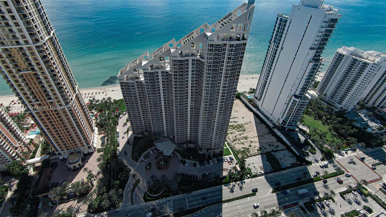 THE PINNACLE CONDO - Residential