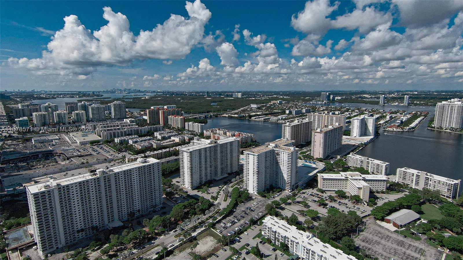 THE PINNACLE CONDO - Residential