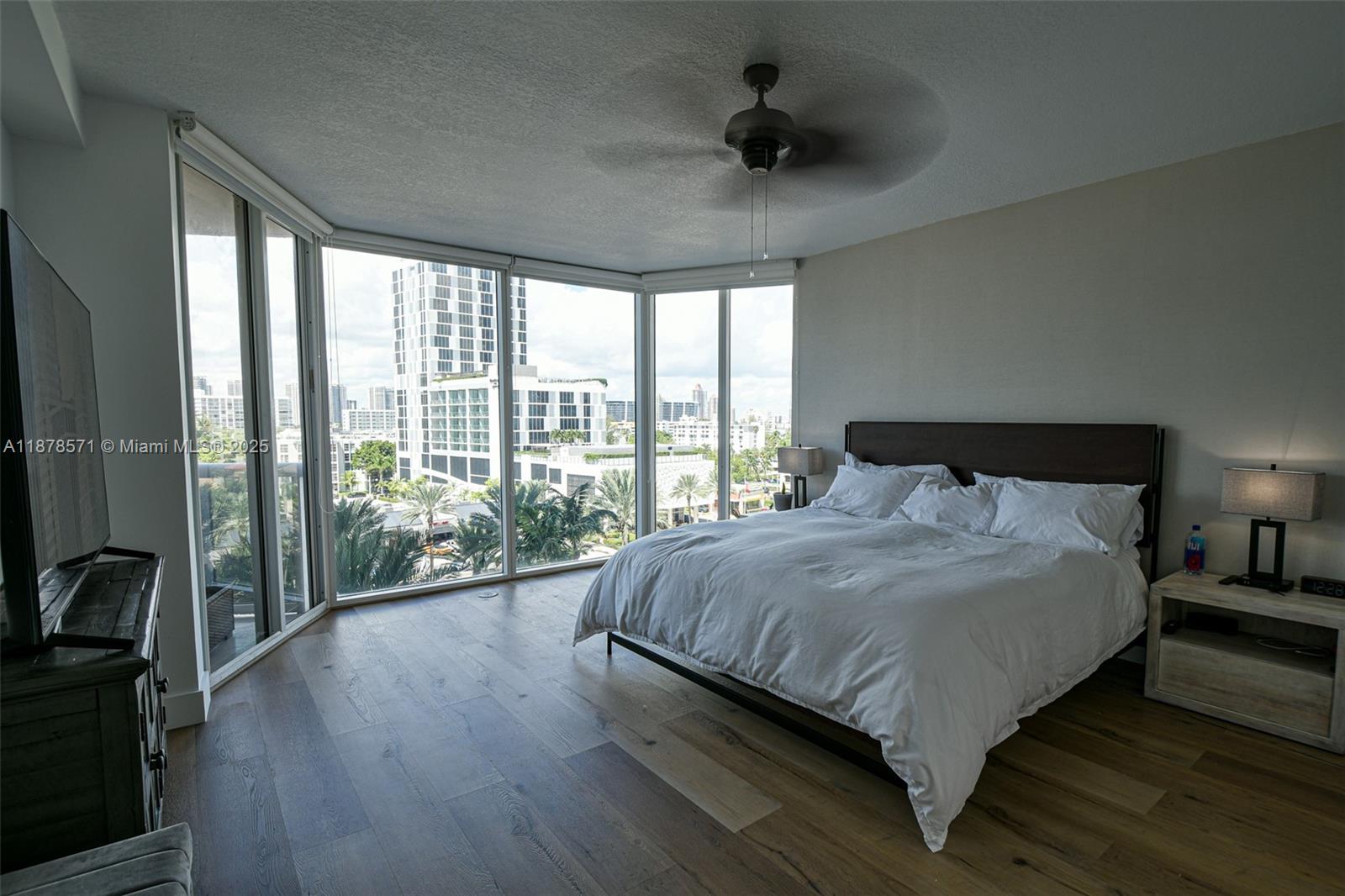 THE PINNACLE CONDO - Residential