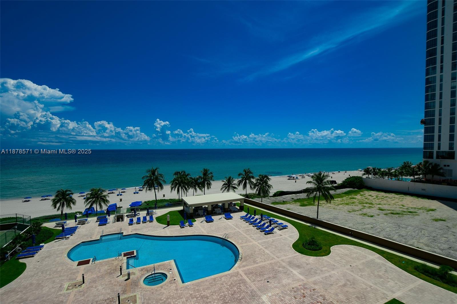 THE PINNACLE CONDO - Residential