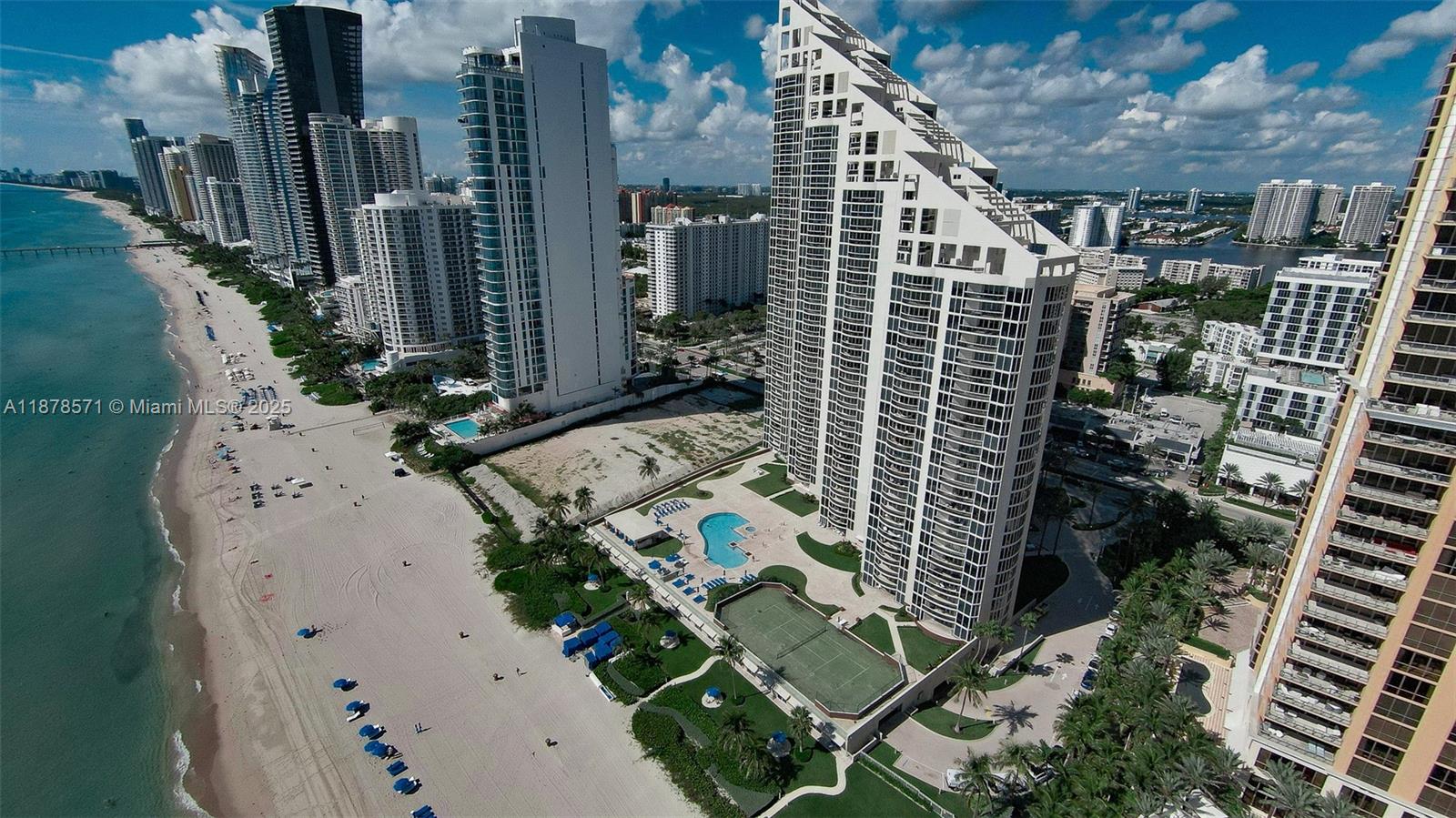 THE PINNACLE CONDO - Residential