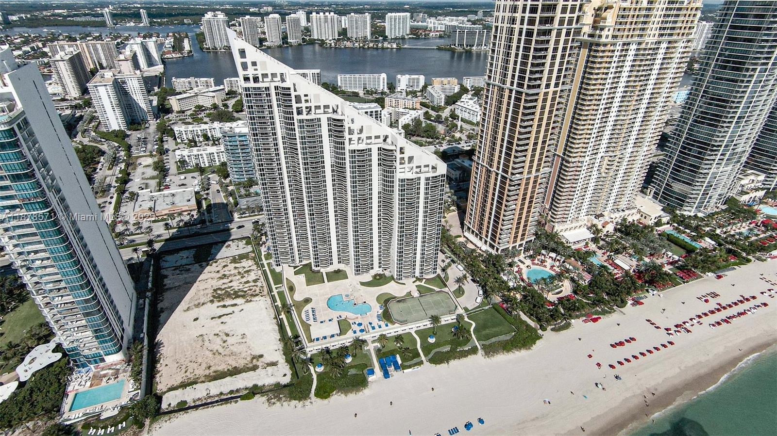 THE PINNACLE CONDO - Residential