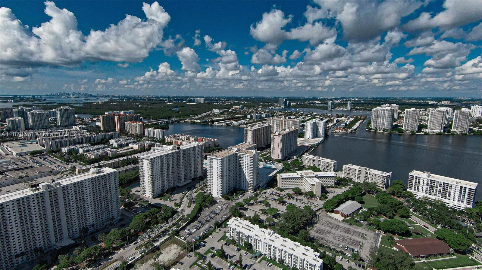 THE PINNACLE CONDO - Residential