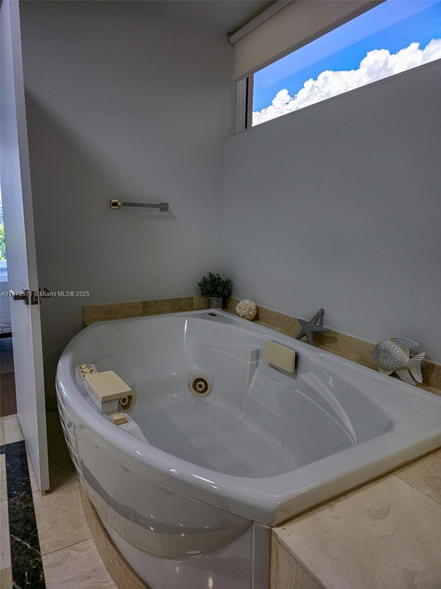 THE PINNACLE CONDO - Residential