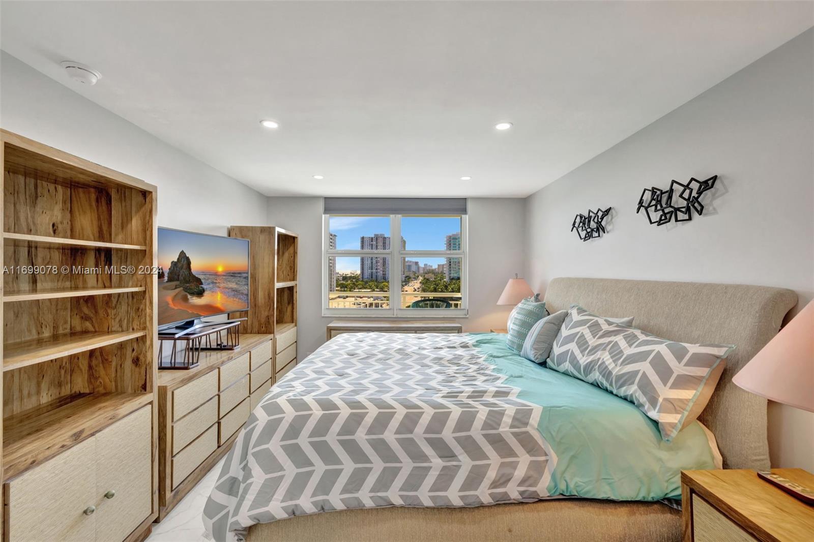 GRANADA HOUSE CONDOMINIUM - Residential