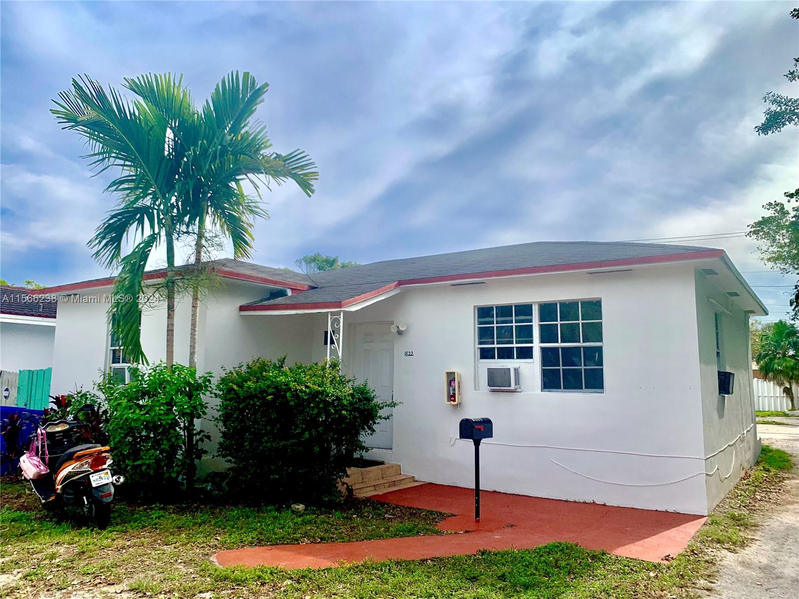 1822 Cleveland St St, Hollywood, Broward County, Florida - 4 Bedrooms  
4 Bathrooms - 