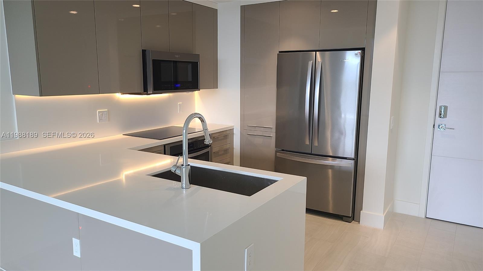 METROPICA NORTH TOWER ONE - Residential