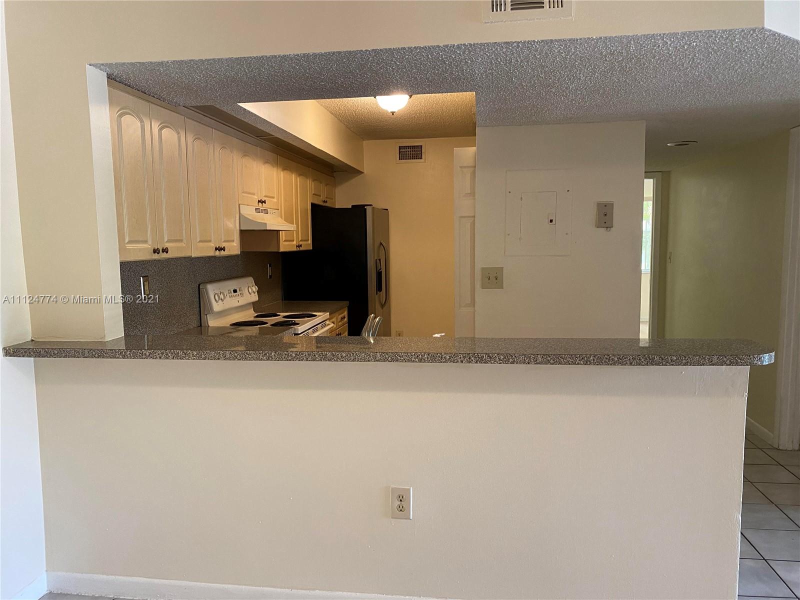 LE CLUB AT OLD CUTLER CON - Residential Lease
