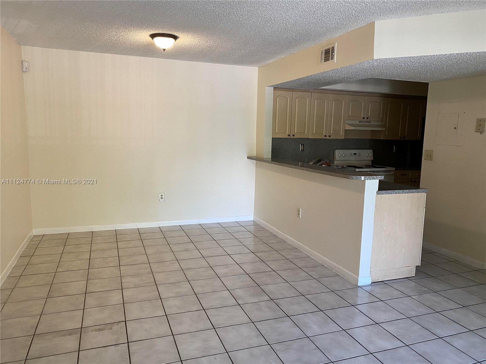 LE CLUB AT OLD CUTLER CON - Residential Lease