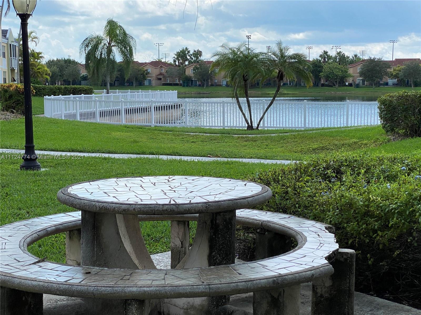 LE CLUB AT OLD CUTLER CON - Residential Lease