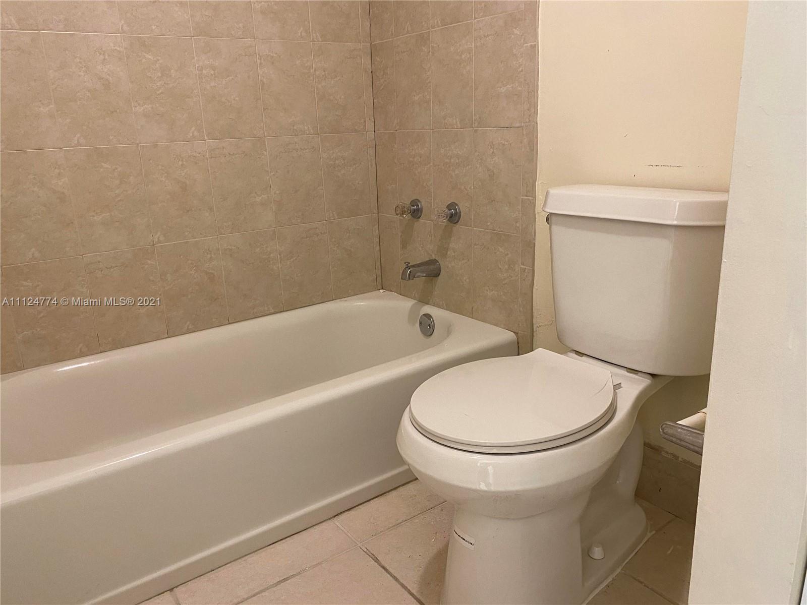 LE CLUB AT OLD CUTLER CON - Residential Lease