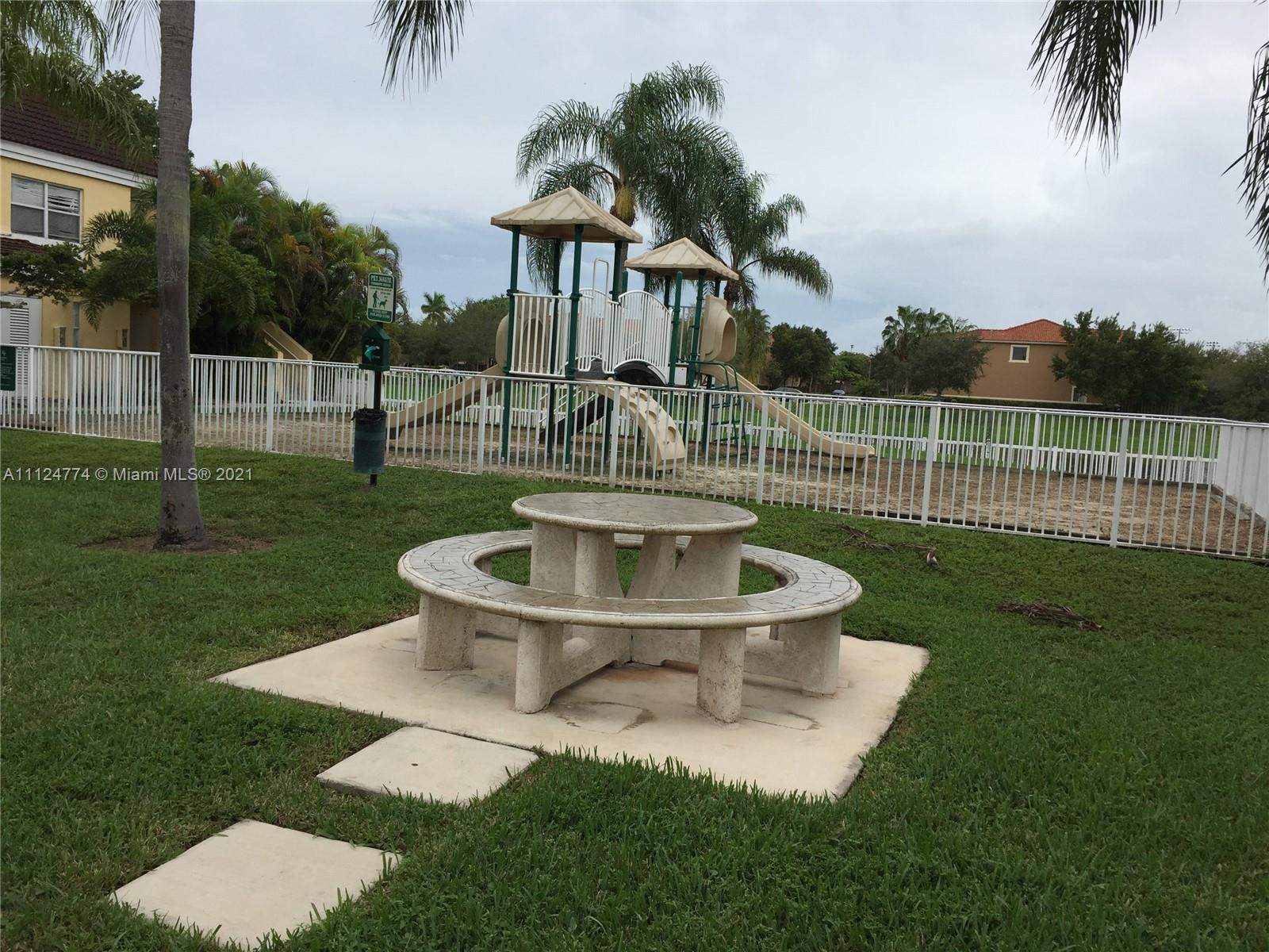 LE CLUB AT OLD CUTLER CON - Residential Lease